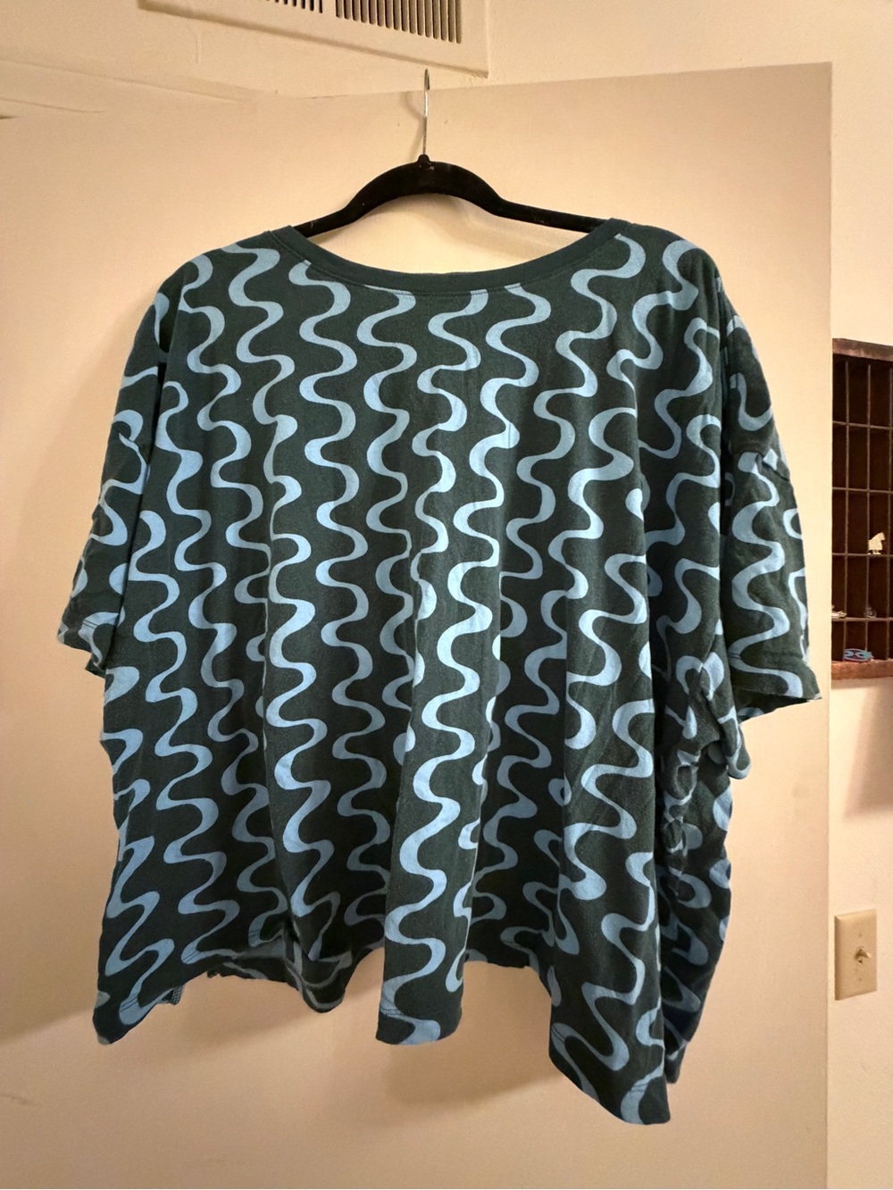 Groovy Ava & Viv Wave Print Crop top in Teal and Light Blue